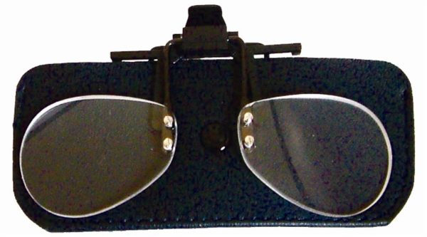 FLIP & FOCUS CLIP ON MAGNIFIER IN BLISTER